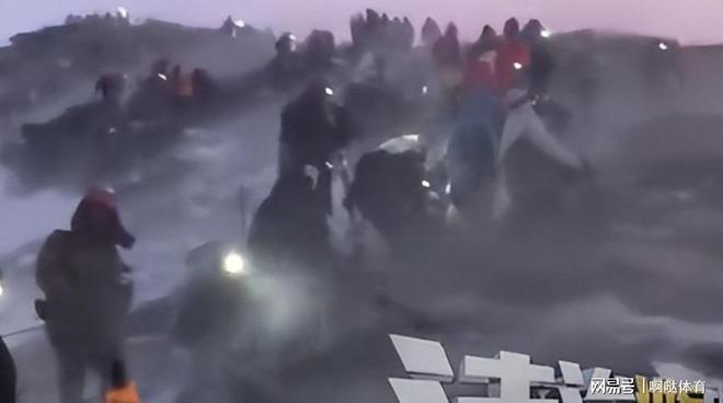 奇身亡全过程曝光网友评价两极分化开元棋牌网站25岁男子四川景区离(图13)