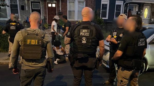 普心善见不得穷人”开元ky棋牌“特朗(图2)