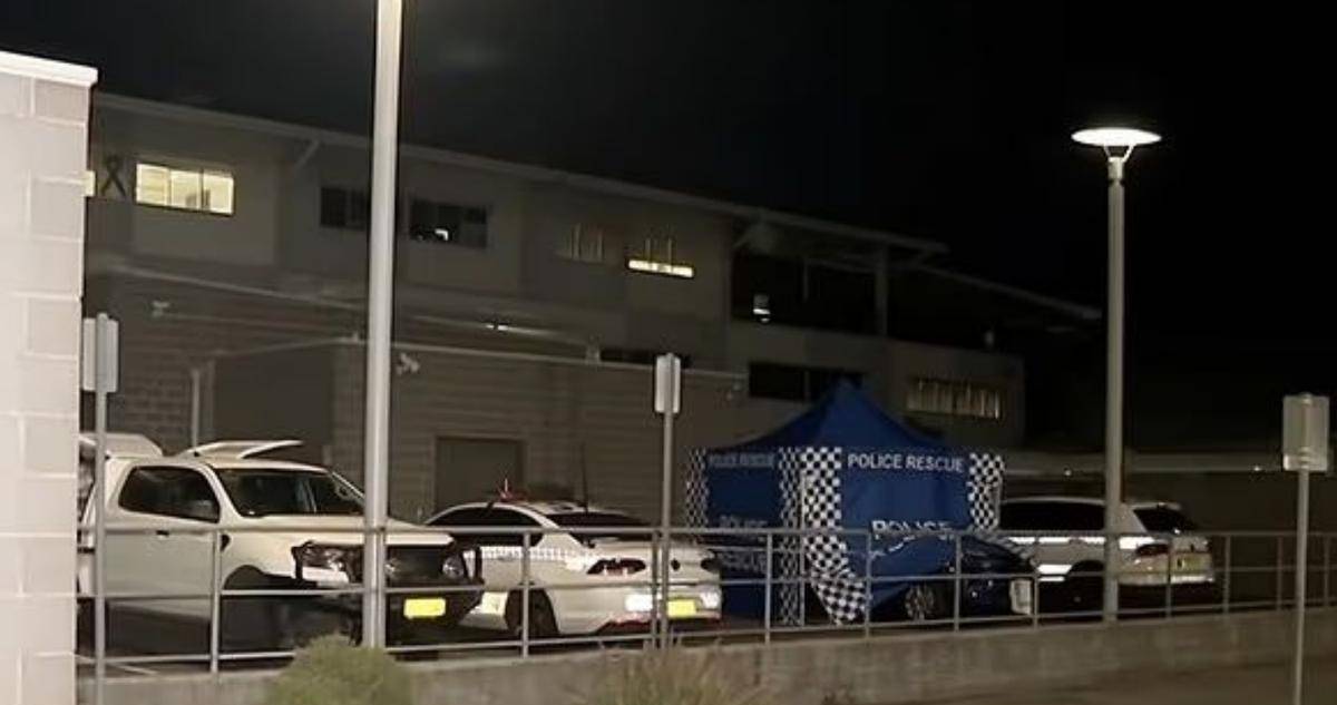 离世遗体裹睡袋被发现事发警局外开元棋牌悉尼女跳伞爱好者车内(图3)