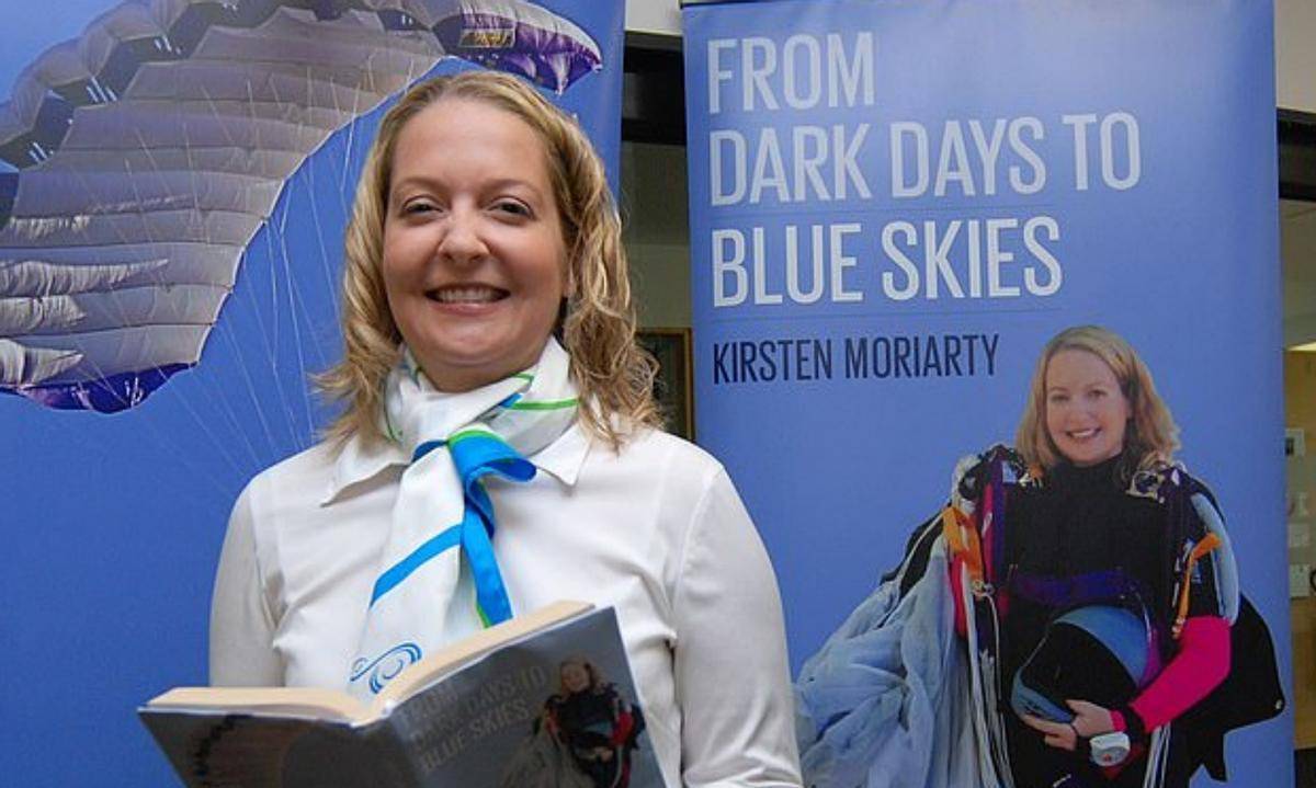 离世遗体裹睡袋被发现事发警局外开元棋牌悉尼女跳伞爱好者车内(图5)