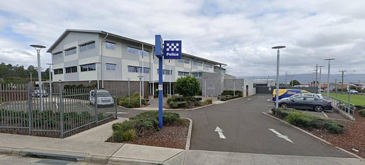 离世遗体裹睡袋被发现事发警局外开元棋牌悉尼女跳伞爱好者车内(图6)