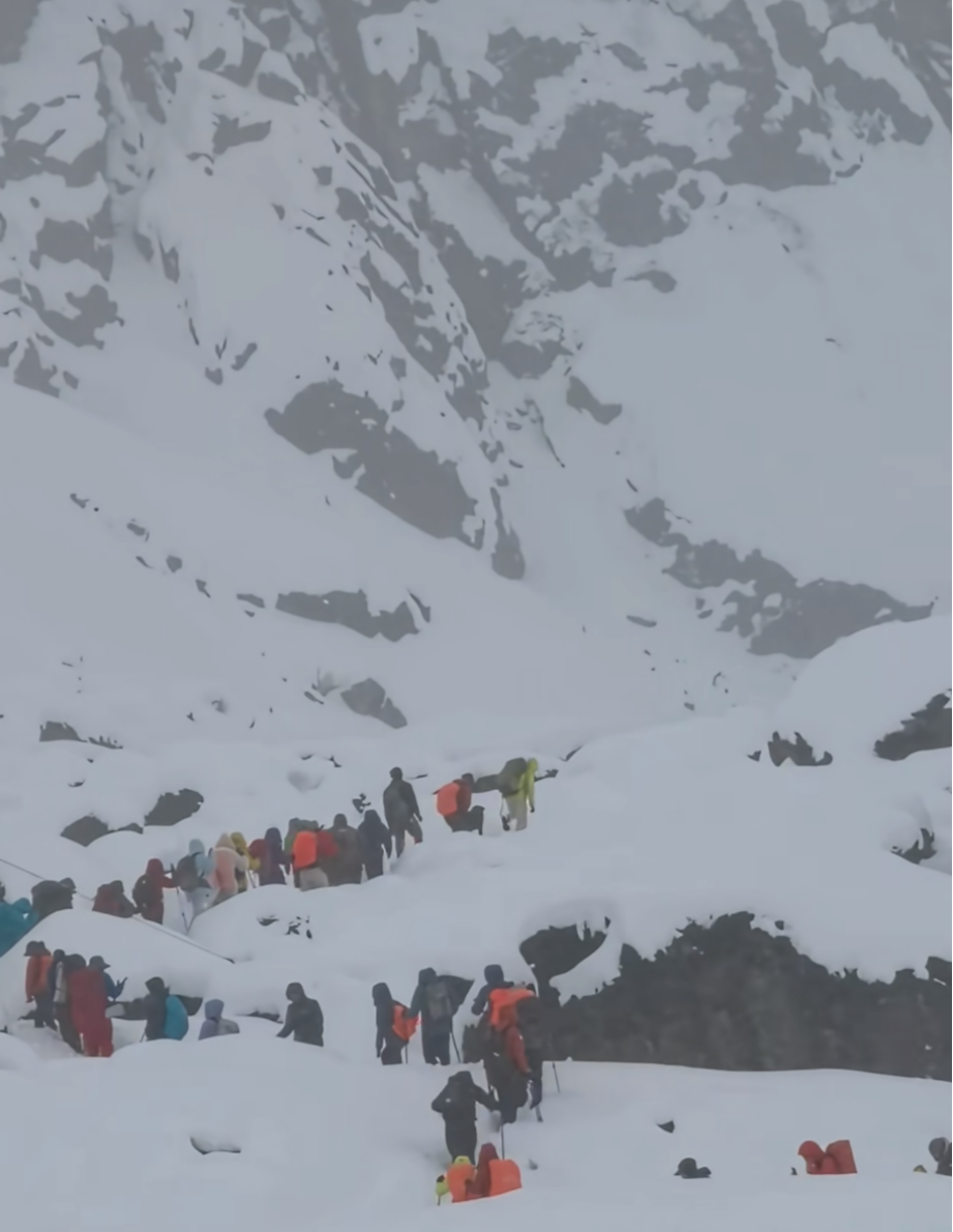 险境的博弈谁在为“野生徒步”买单？开元棋牌徒步探险遇险频发：美景与(图3)